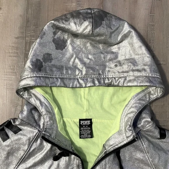 VICTORIA’S SECRET PINK Beautiful metallic hooded jacket. 💕 - Picture 5 of 7